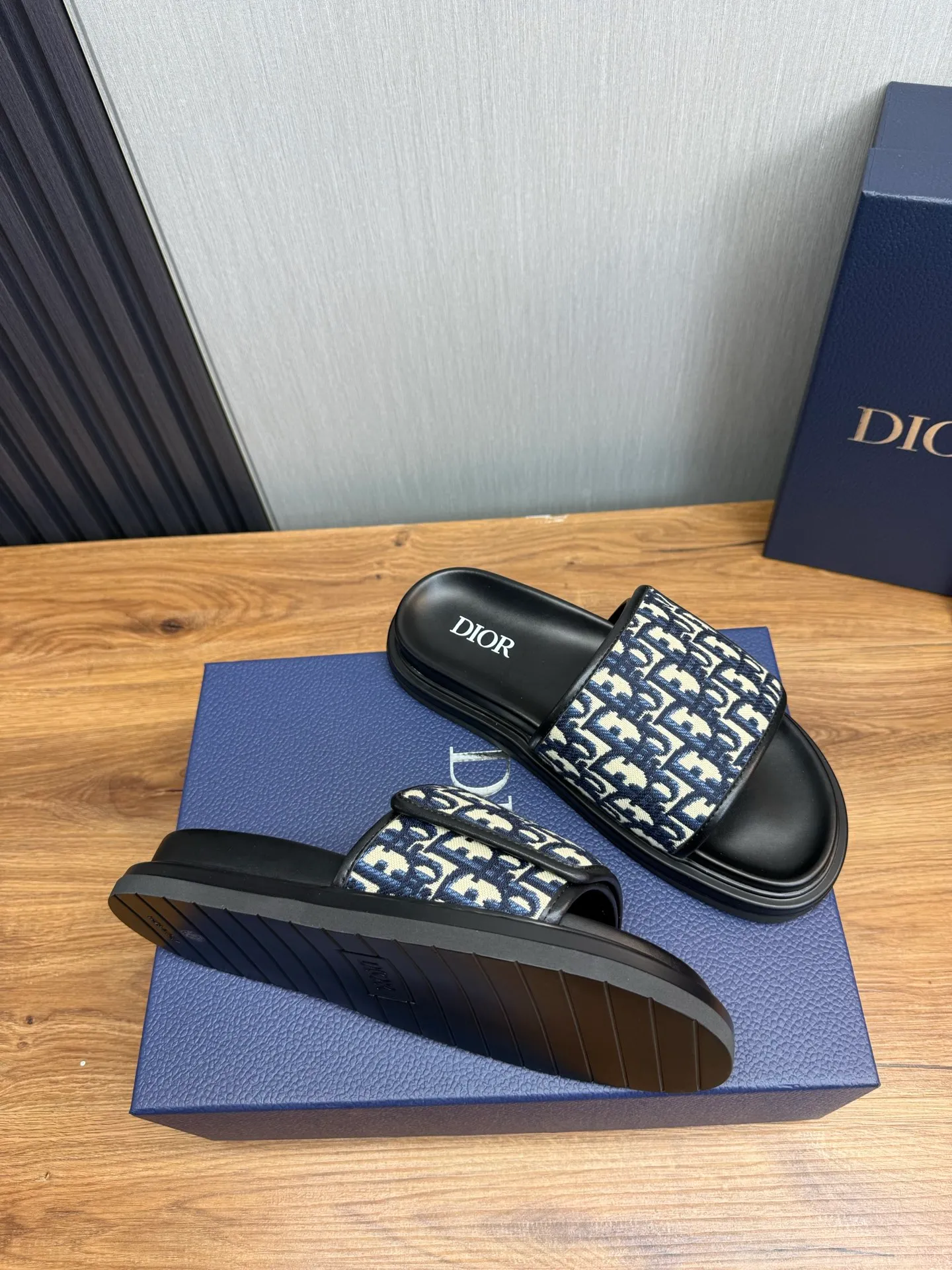 Men's shoes 💰280💰 Dior. Men's slippers 🩴Official website 1:1 production 38-45 yards 45 46 🉑️Customized original material shipped✅